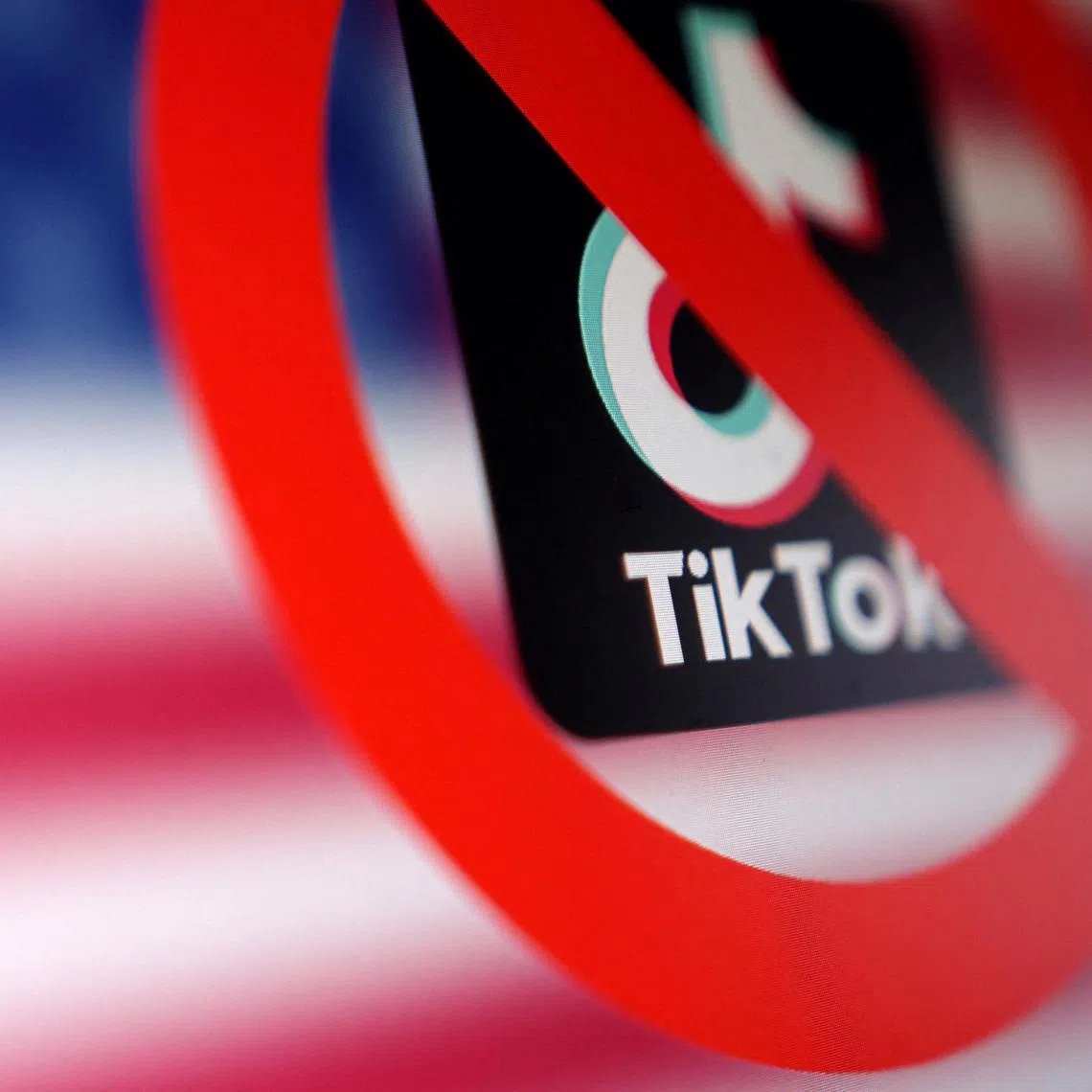 The U.S. flag, the TikTok app logo and a forbidden sign are seen in this illustration taken January 16, 2025. REUTERS/Dado Ruvic/Illustration