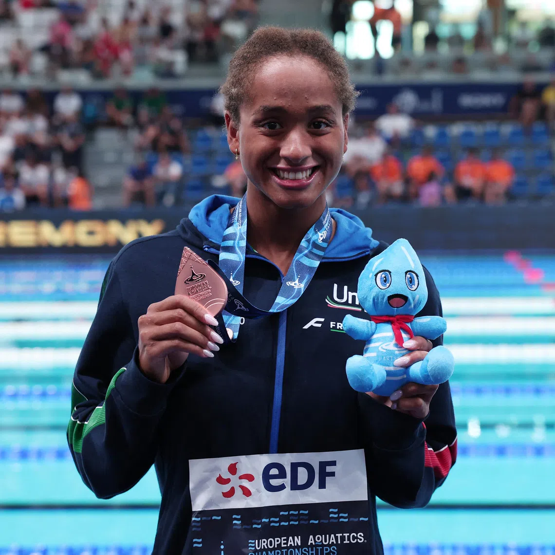 FILE PHOTO: Swimming - European Aquatics Championships - Paris Aquatic Centre, Paris, France - August 11, 2026 Bronze medallist Italy's Sara Curtis celebrates after finishing third in the Women's 100m Freestyle REUTERS/Gonzalo Fuentes/File Photo