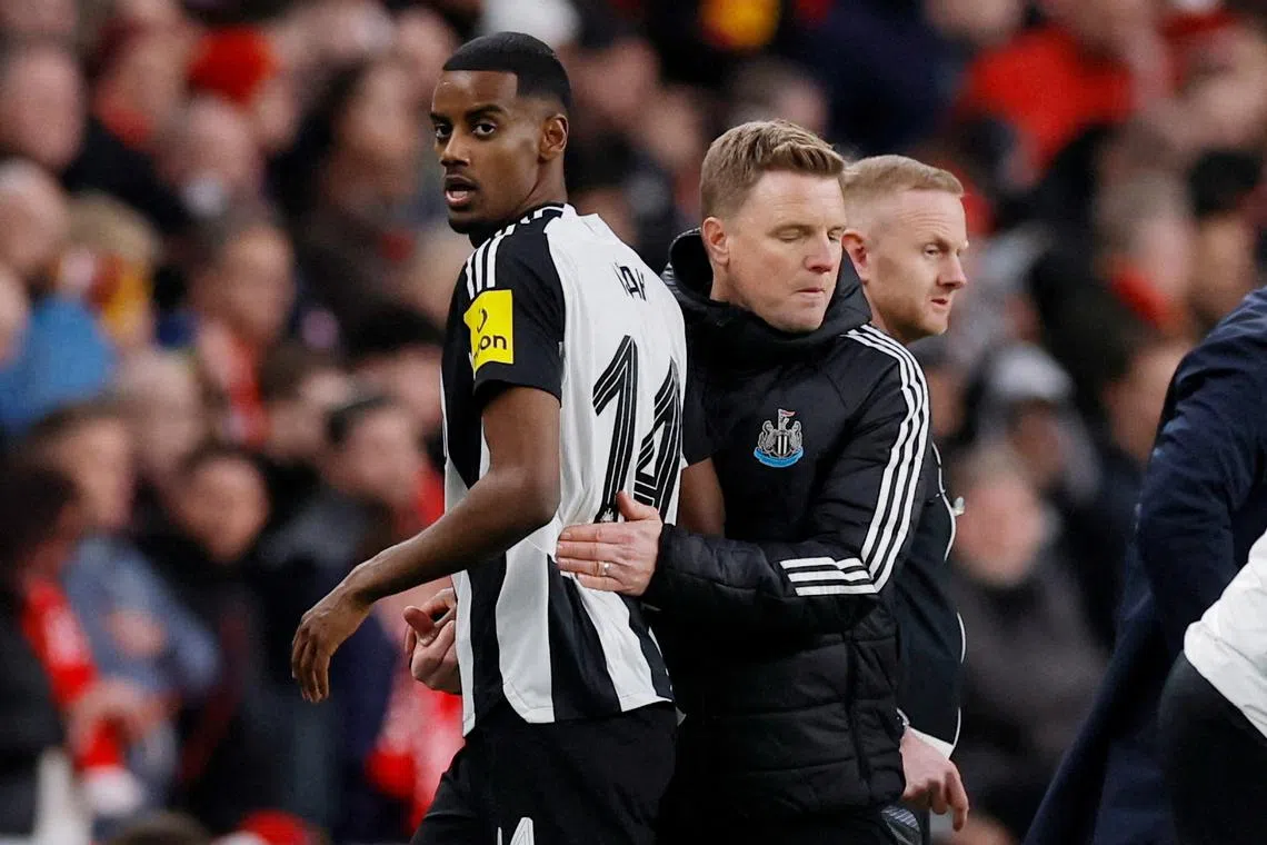 FILE PHOTO: Soccer Football - Carabao Cup - Final - Liverpool v Newcastle United - Wembley Stadium, London, Britain - March 16, 2025 Newcastle United's Alexander Isak with manager Eddie Howe after being substituted Action Images via Reuters/Andrew Couldridge/File Photo