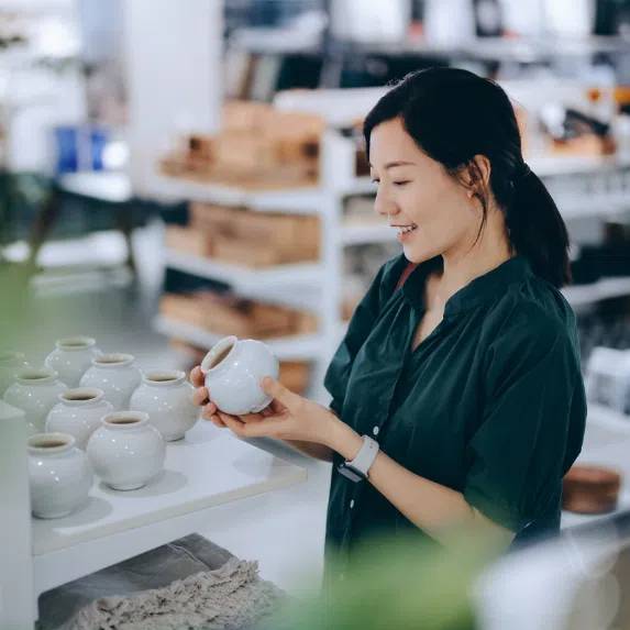 5.5 sale in Singapore: Woman shopping in a store for pots