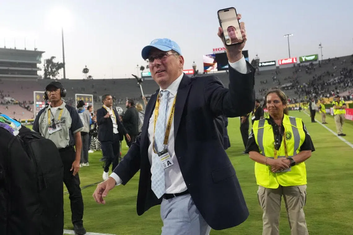 occer Football - FIFA Club World Cup - Group B - Paris St Germain v Botafogo - Rose Bowl Stadium, Pasadena, California, U.S. - June 19, 2025 Botafogo owner John Textor reacts after the match IMAGN IMAGES via Reuters/Kirby Lee