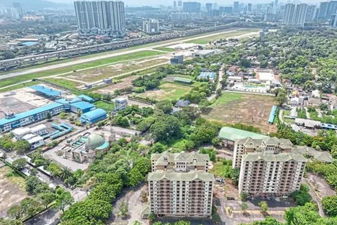 Aerial view of Bandar Malaysia site, with Razak City Residence to the left of the airstrip and 1Razak Mansion next to it. 
