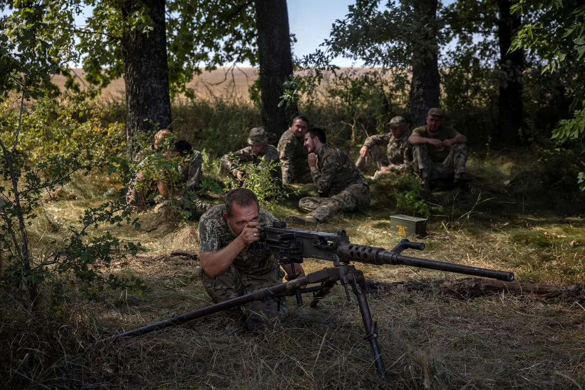 A soldier of Ukraine's 22nd Separate Mechanised Brigade aims a Browning M2 machine gun during an exercise in the Sumy region near the Russian border, amid Russia's attack on Ukraine, August 17, 2024.  REUTERS/Thomas Peter