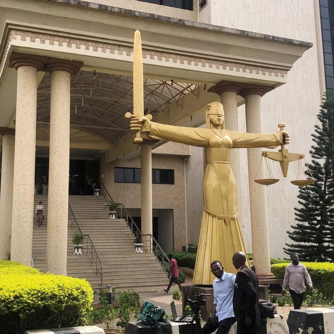 FILE PHOTO: Journalists wait outside the Federal High Court in Abuja, Nigeria June 29, 2021. REUTERS/Afolabi Sotunde/File Photo