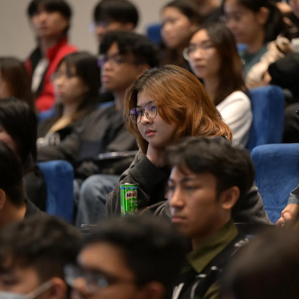 tnworkstudy17/ST20240717_202474400926/Ng Sor Luan/Students listening to a speech by Dr Mohamad Maliki Bin Osman, Minister, Prime Minister’s Office, and Second Minister for Education and Foreign Affairs at the SkillsFuture Work-Study Fair 2024 (WSF 2024).
