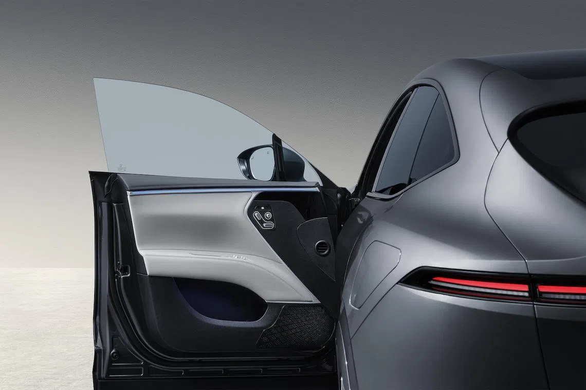 F-shaped LED headlights and frameless doors of the AVATR 11