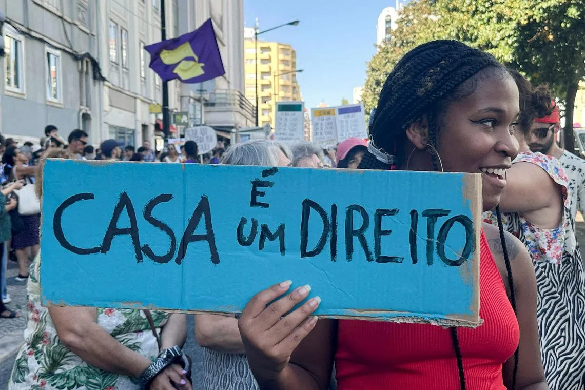 FILE PHOTO: People protest against increasing rents and house prices, in Lisbon, Portugal, September 30, 2023. REUTERS/Miguel Pereira/File Photo