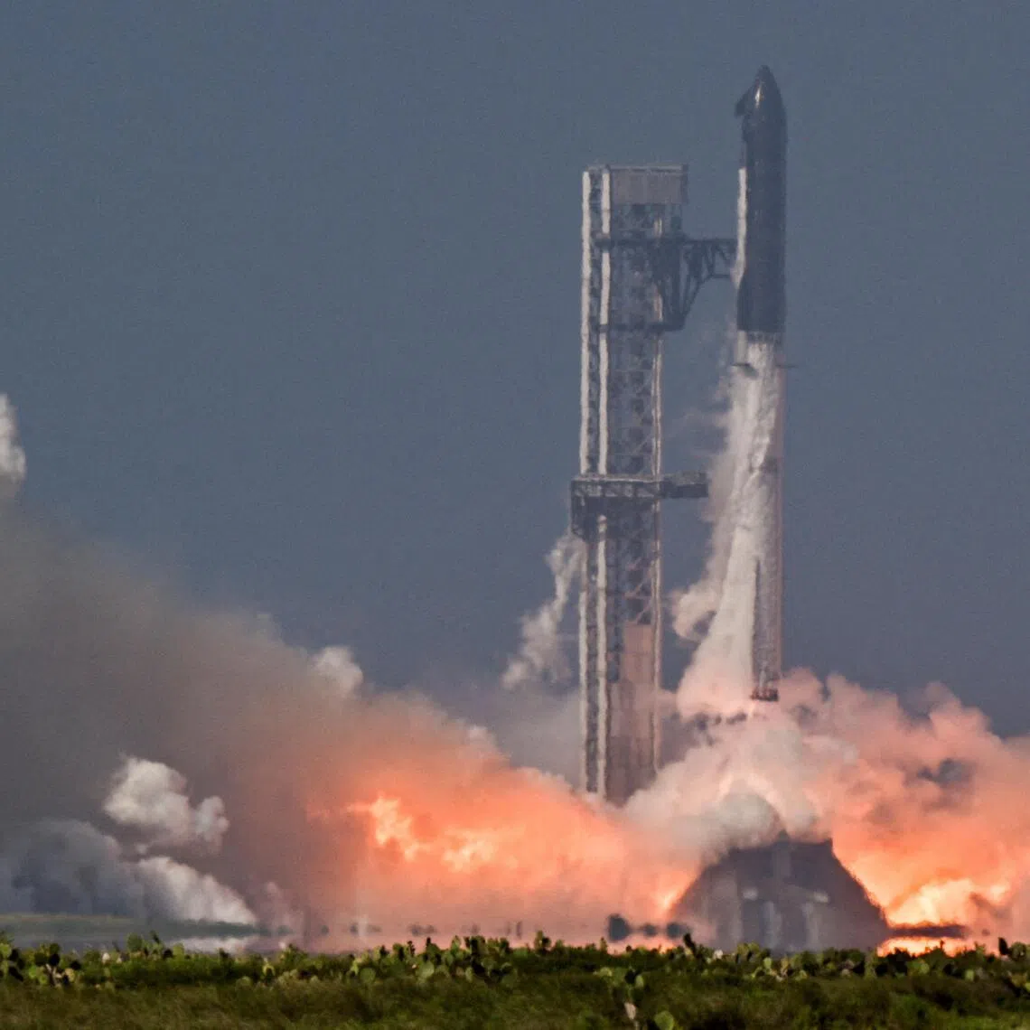 More than 1,000 current and former SpaceX employees have banded together ahead of the company's listing.