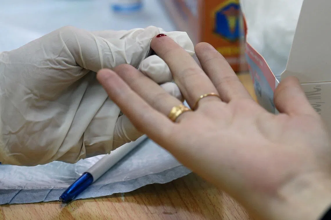 FILE PHOTO: An Egyptian doctor makes a test during an unprecedented campaign that aims to test 50 million people to detect and treat hepatitis C patients in a bid to eliminate the disease by 2022, in Cairo, Egypt November 11, 2018.  REUTERS/Mohamed Abd El Ghany/File Photo