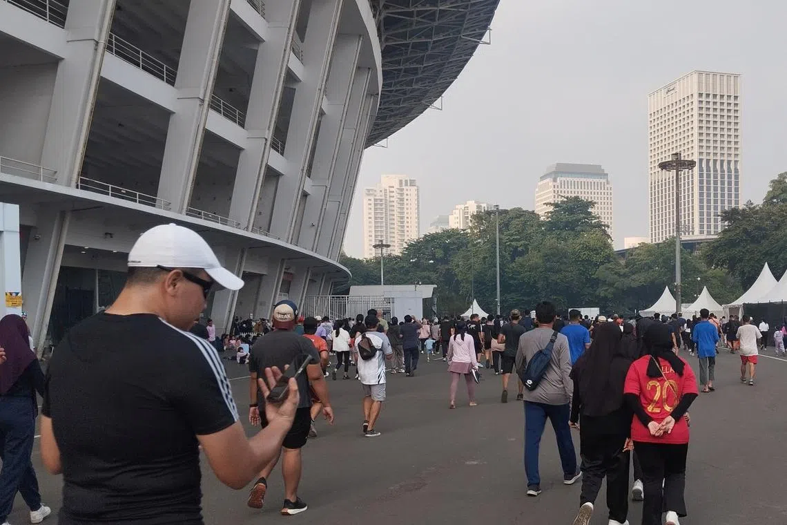 Surrogate runners are reportedly hired because some Strava users want to maintain the appearance of a consistent performance, afraid of falling behind on the app. 