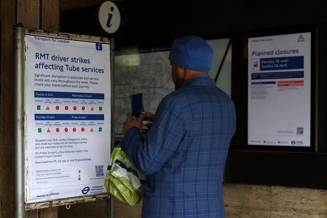 وطن نيوز – الآلاف من ركاب لندن يسيرون إلى العمل في إضراب تحت الأرض