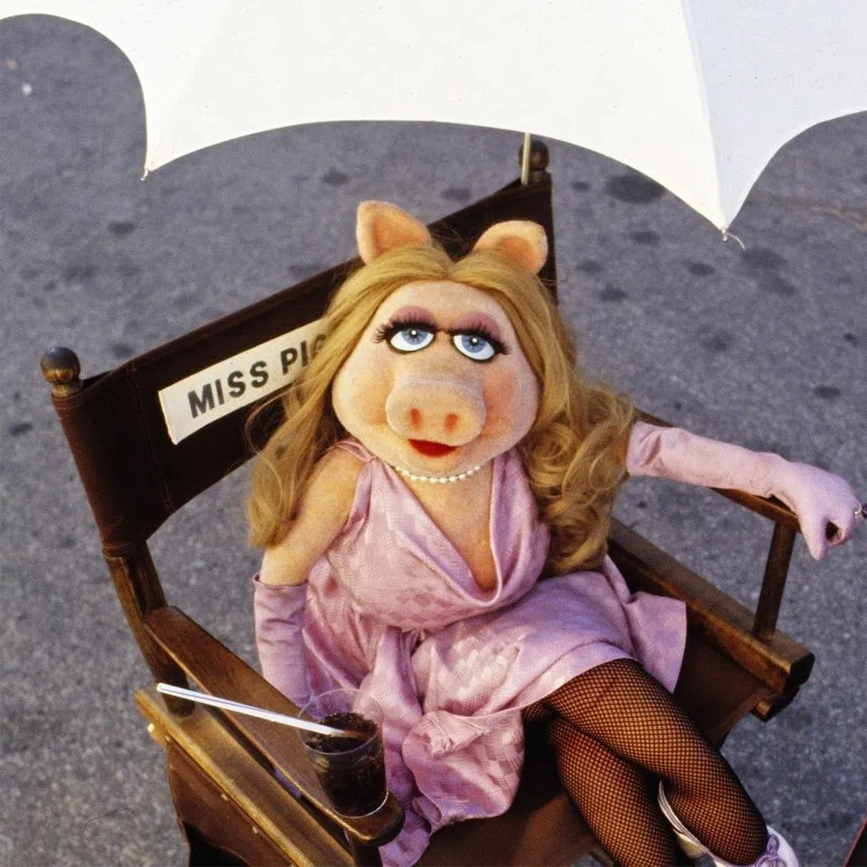 An early version of Piggy appeared as a player in one of Jim Henson’s failed Muppet television pilots.