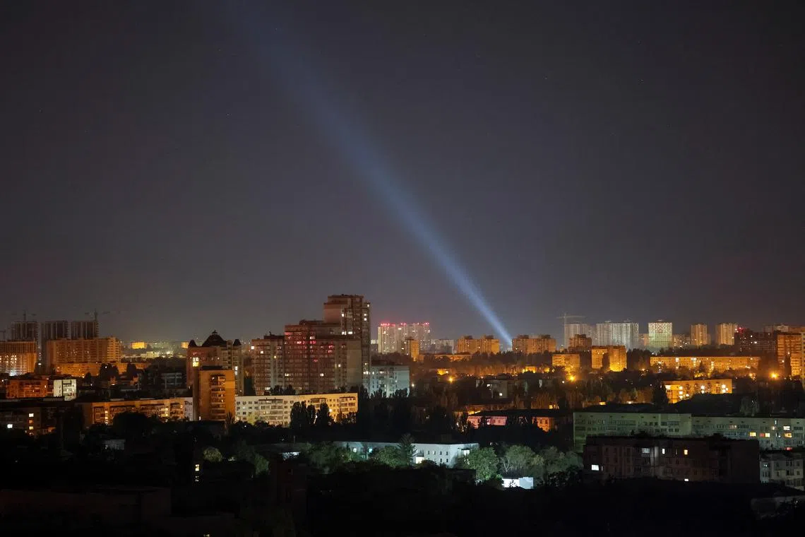 Ukrainian service personnel use searchlights as they search for drones in the sky over the city centre during a Russian drone strike, amid Russia's attack on Ukraine, in Kyiv, Ukraine September 9, 2024. REUTERS/Gleb Garanich