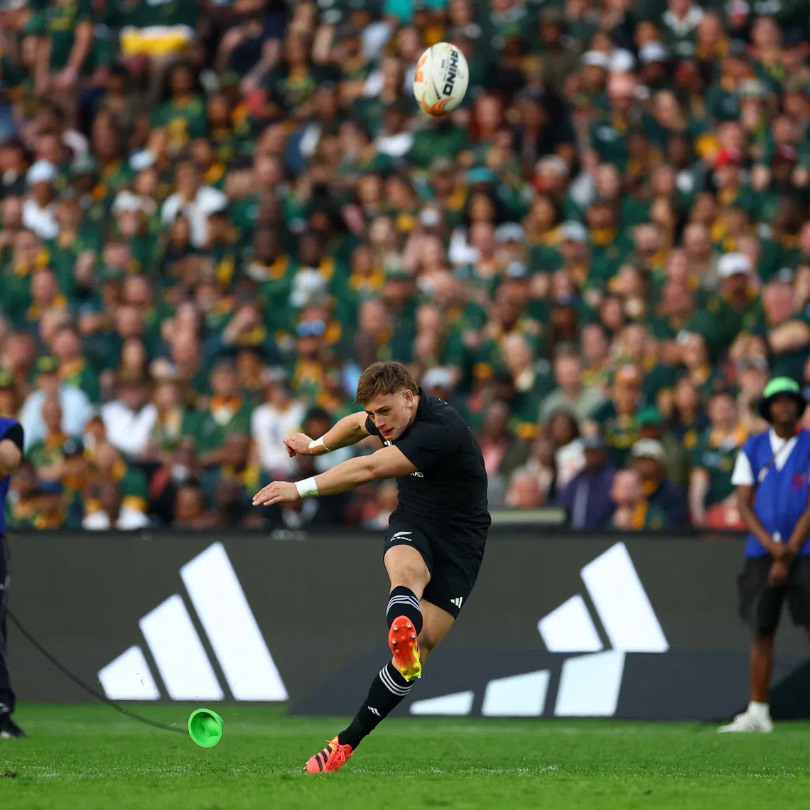Rugby Union - New Zealand tour of South Africa - South Africa v New Zealand - Ellis Park Stadium, Johannesburg, South Africa - August 22, 2026  New Zealand's Ruben Love scores a penalty REUTERS/Siphiwe Sibeko