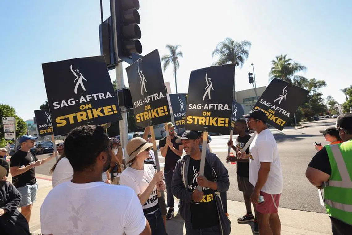 SAG-AFTRA members walk the picket line on the 100th day of their ongoing strike outside Paramount Studios in Los Angeles, California, U.S., October 20, 2023. REUTERS/Mario Anzuoni