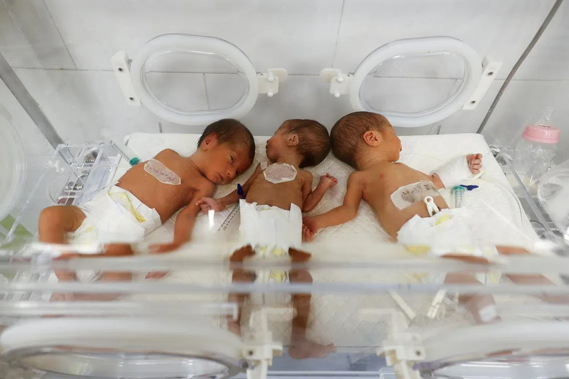 FILE PHOTO: Palestinian babies lie in one incubator due to the limited capacity at the newborns' intensive care unit at Al-Emirati hospital, amid the ongoing conflict between Israel and Hamas, in Rafah in the southern Gaza Strip, April 21, 2024. REUTERS/Mohammed Salem/File Photo