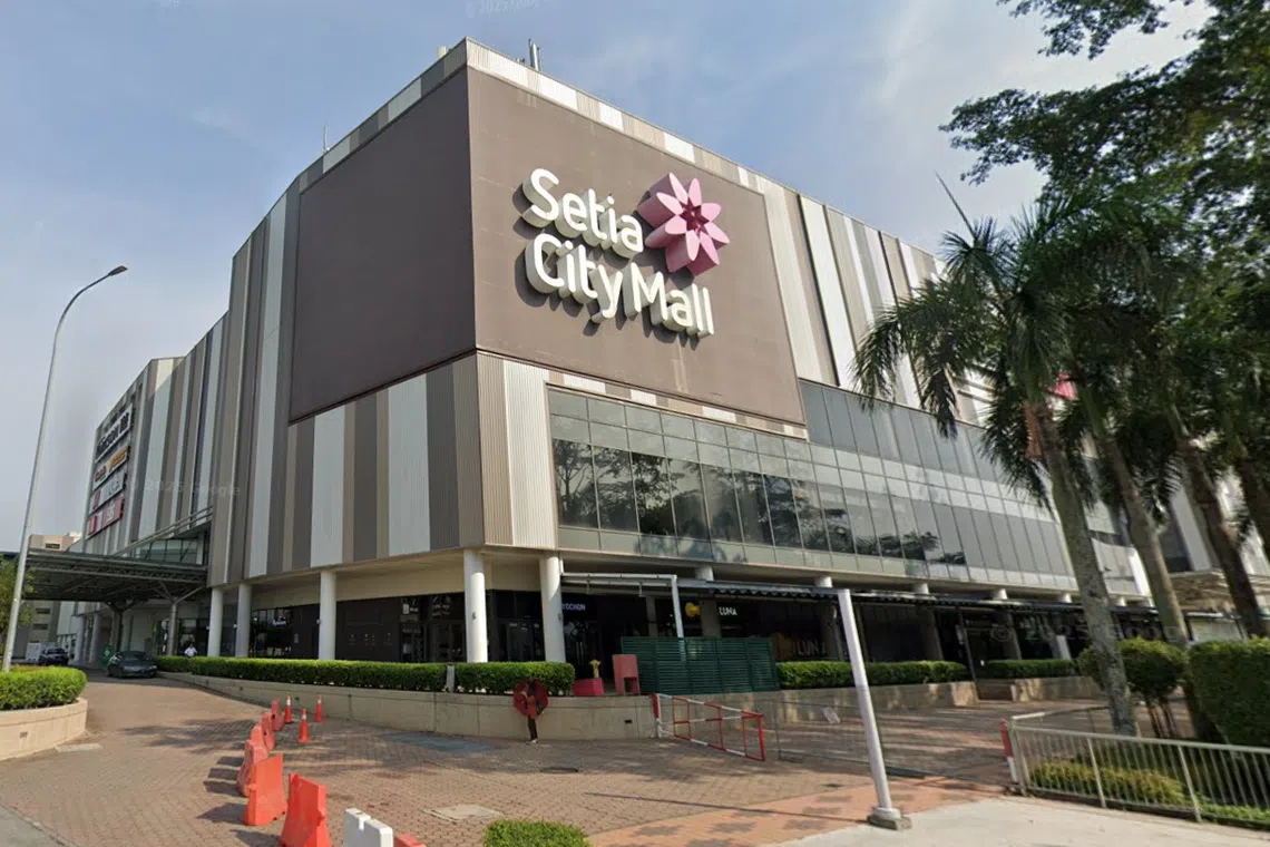 A male cleaning worker at a shopping mall in Setia Alam sustained injuries to his leg and buttock after he was shot by a man on Feb 8.