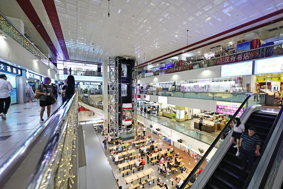 People’s Park Centre comprises a 13-storey block and a 30-storey block, with 324 retail units, 256 office units, 120 residential units and a multi-storey carpark.