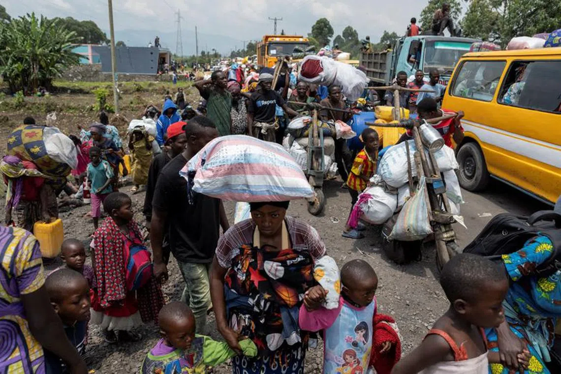 FILE PHOTO: Congolese people carry their belongings as they flee from their villages around Sake in Masisi territory, following clashes between M23 rebels and the Armed Forces of the Democratic Republic of the Congo (FARDC); towards Goma, North Kivu province of the Democratic Republic of Congo February 7, 2024. REUTERS/Arlette Bashizi