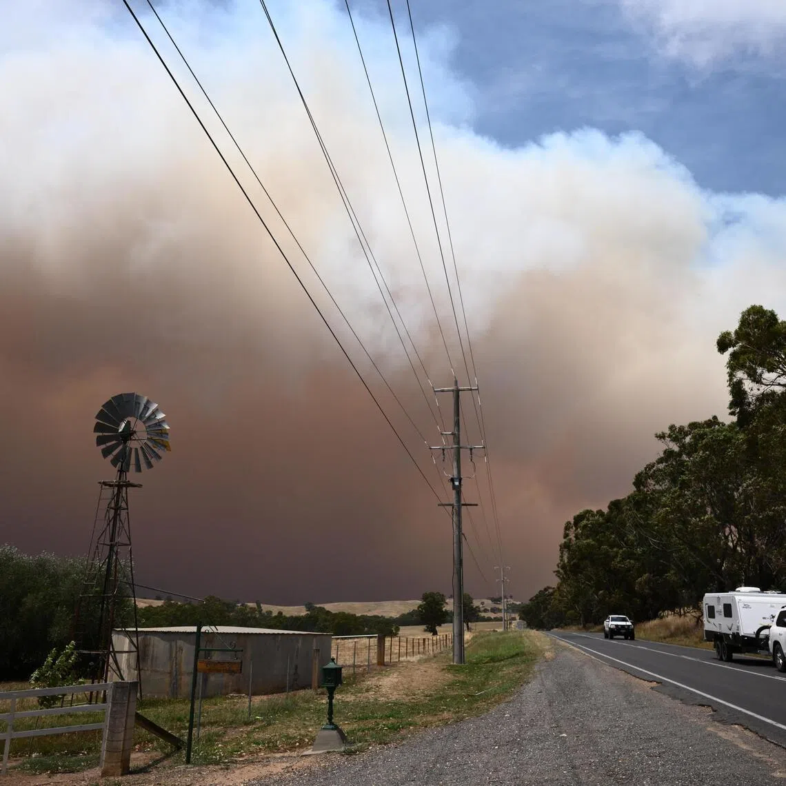 Smoke billows from the Longwood bushfire outside Seymour in Victoria, on Jan 9, 2026. PHOTO: EPA