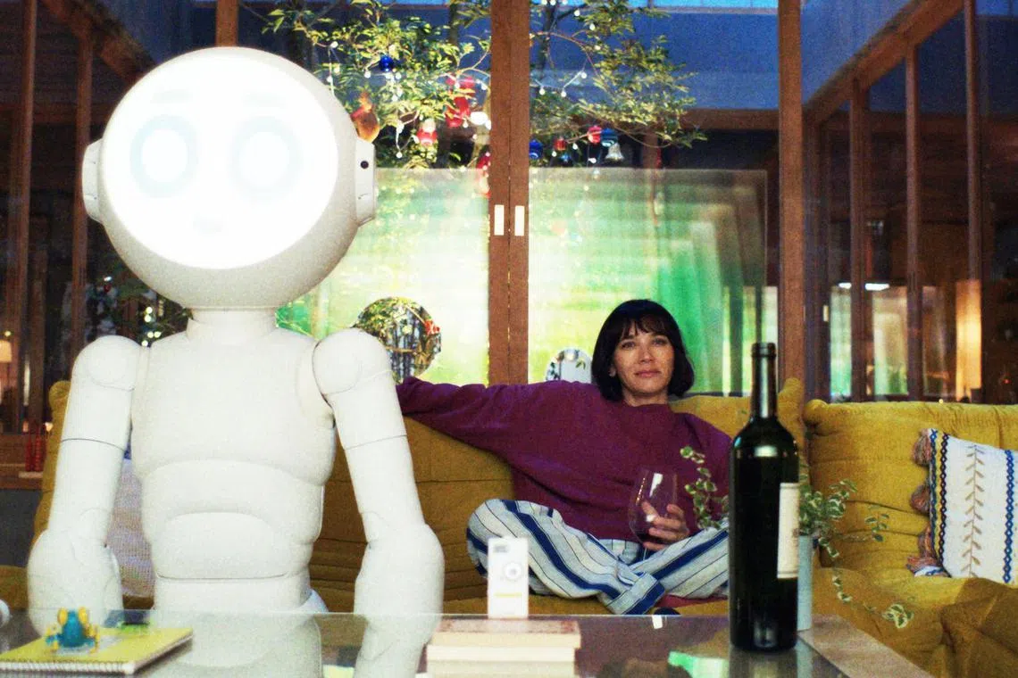 adbinge10 - Rashida Jones in Sunny

Source/copyright: Apple TV+