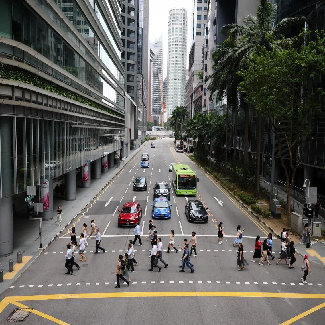 ST20240821_202409200185/pixgeneric/Jason Quah
Generic pix of office workers in the CBD on 21 Aug, 2024.
manpower, wages, salary, economy, employment, pmet, jobs, income, career, population