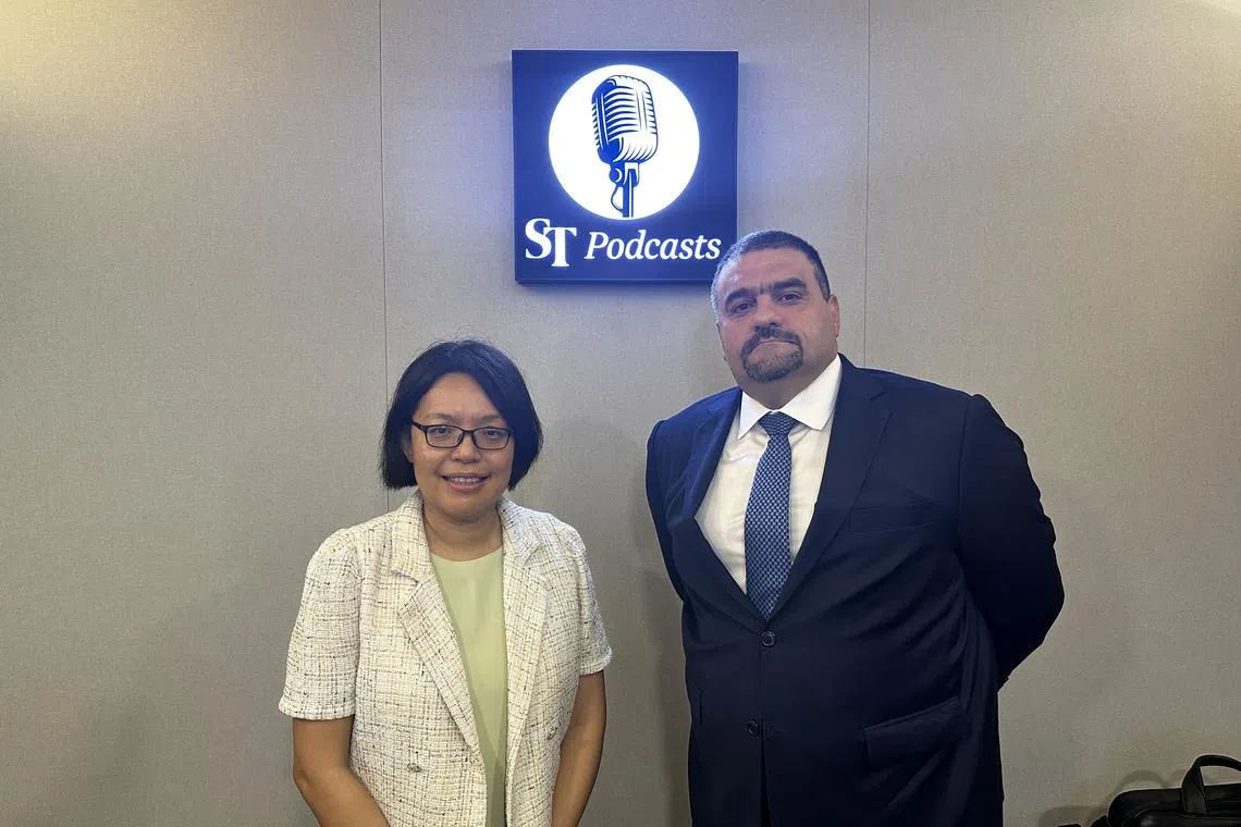 In this episode, host Lee Su Shyan (left) speaks with J.P. Morgan Asset Management’s Apac head of ETF, Philippe El-Asmar (right), on the misconceptions, advantages and downsides to ETFs.