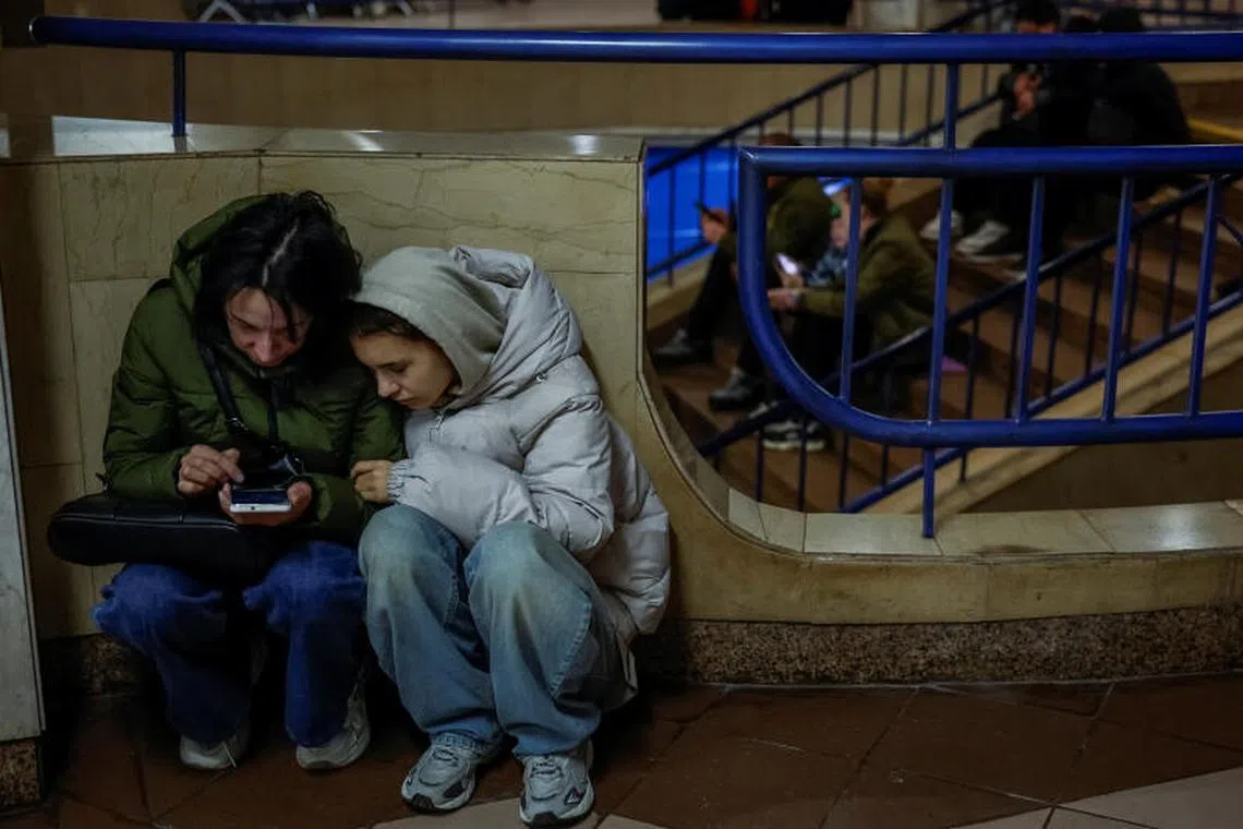 People take shelter inside a metro station during a Russian military strike, amid Russia's attack on Ukraine, in Kyiv, Ukraine April 6, 2025. REUTERS/Alina Smutko