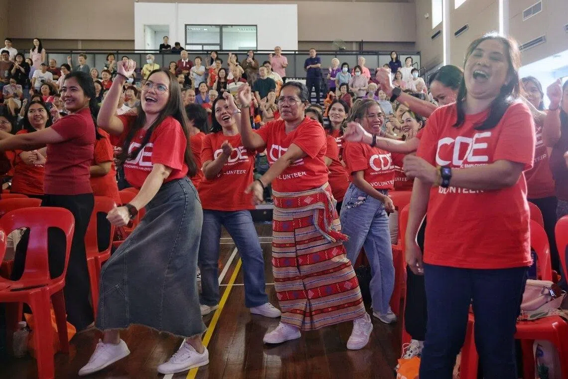 Ms Hilda Tunliu (centre) was one of 56 domestic helpers who graduated from a conversational Hokkien class conducted by the Singapore Hokkien Huay Kuan Cultural Academy.