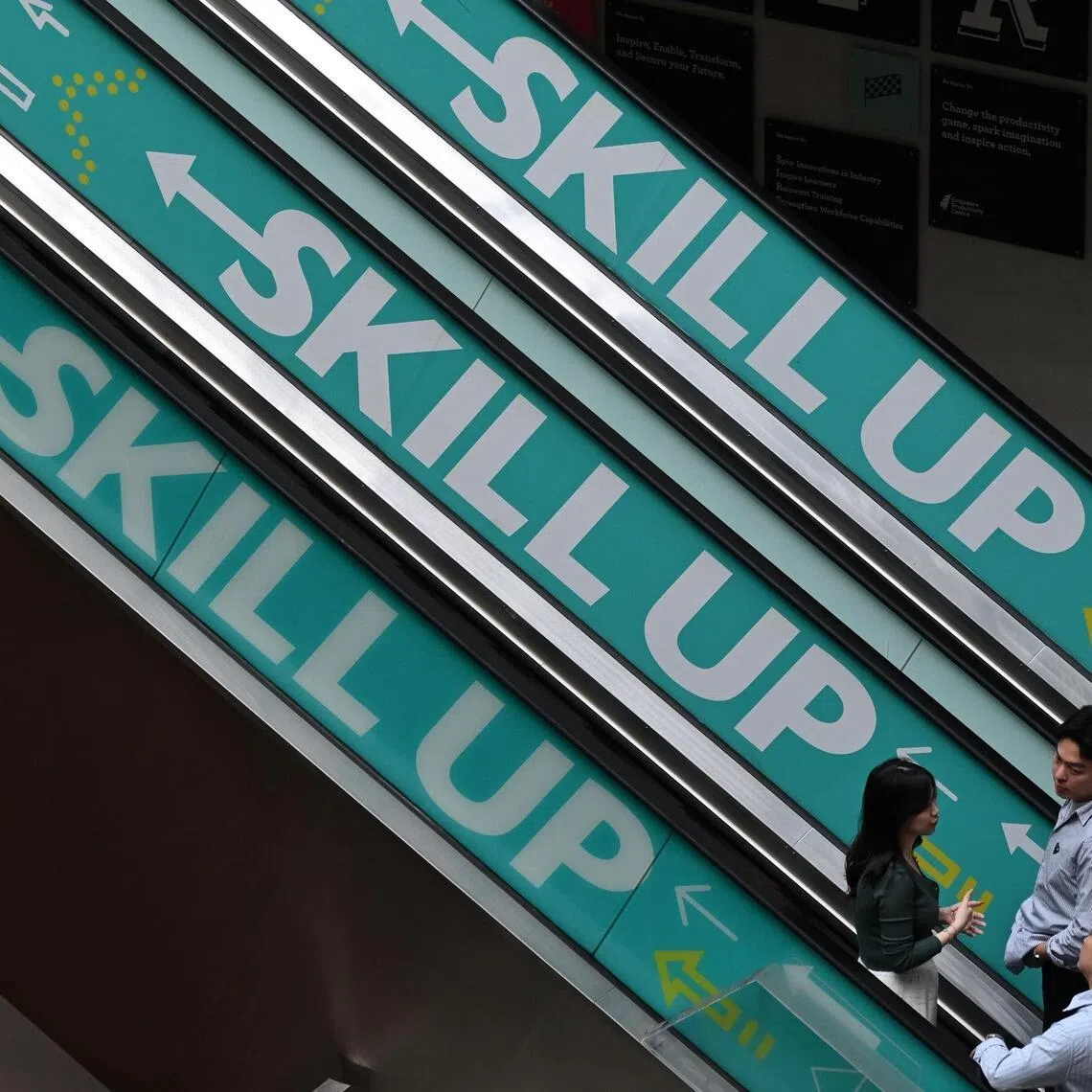 We often talk about lifelong learning and "upskilling" - but in our 40s and 50s, we must learn to unlearn the bad habits that've followed us in our decades at work, says the writer. 