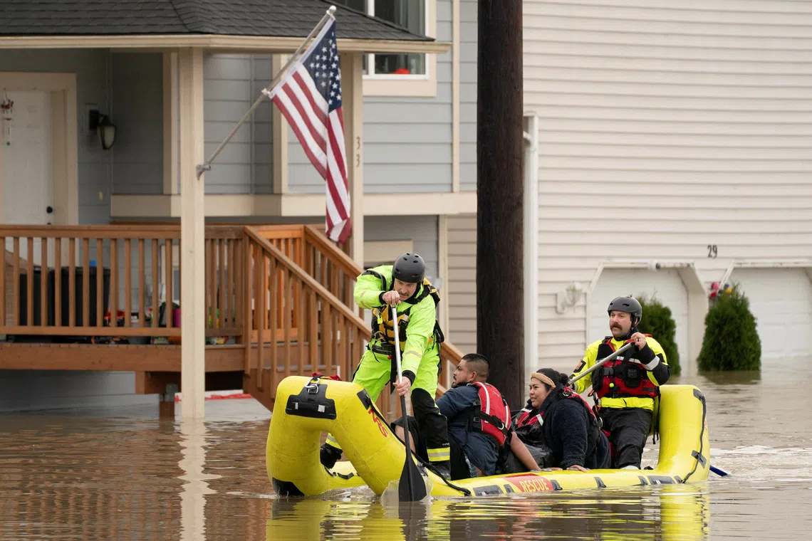 100,000 ordered to evacuate as rivers rise in Washington state
