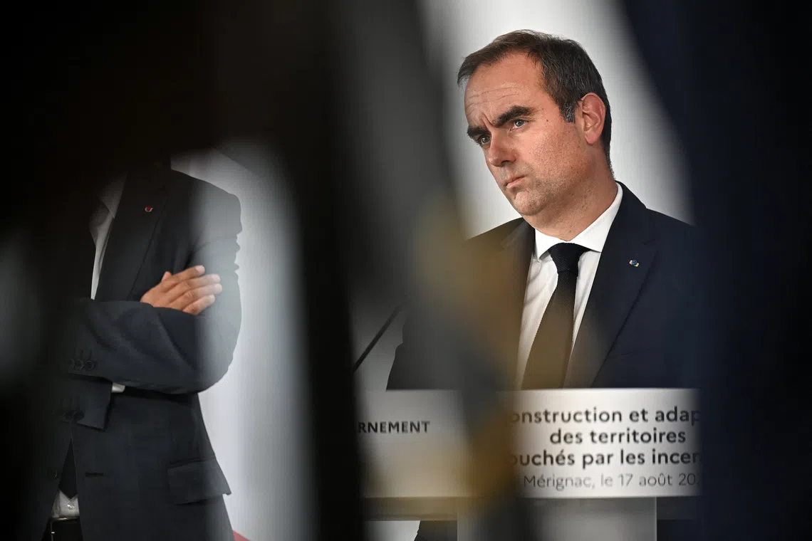 French Prime Minister Sebastien Lecornu speaks during a press conference following a meeting with officials at Technowest in Merignac, on the outskirts of Bordeaux, south-western France on August 17, 2026, following the giant wildfire  CHRISTOPHE ARCHAMBAULT/Pool via REUTERS