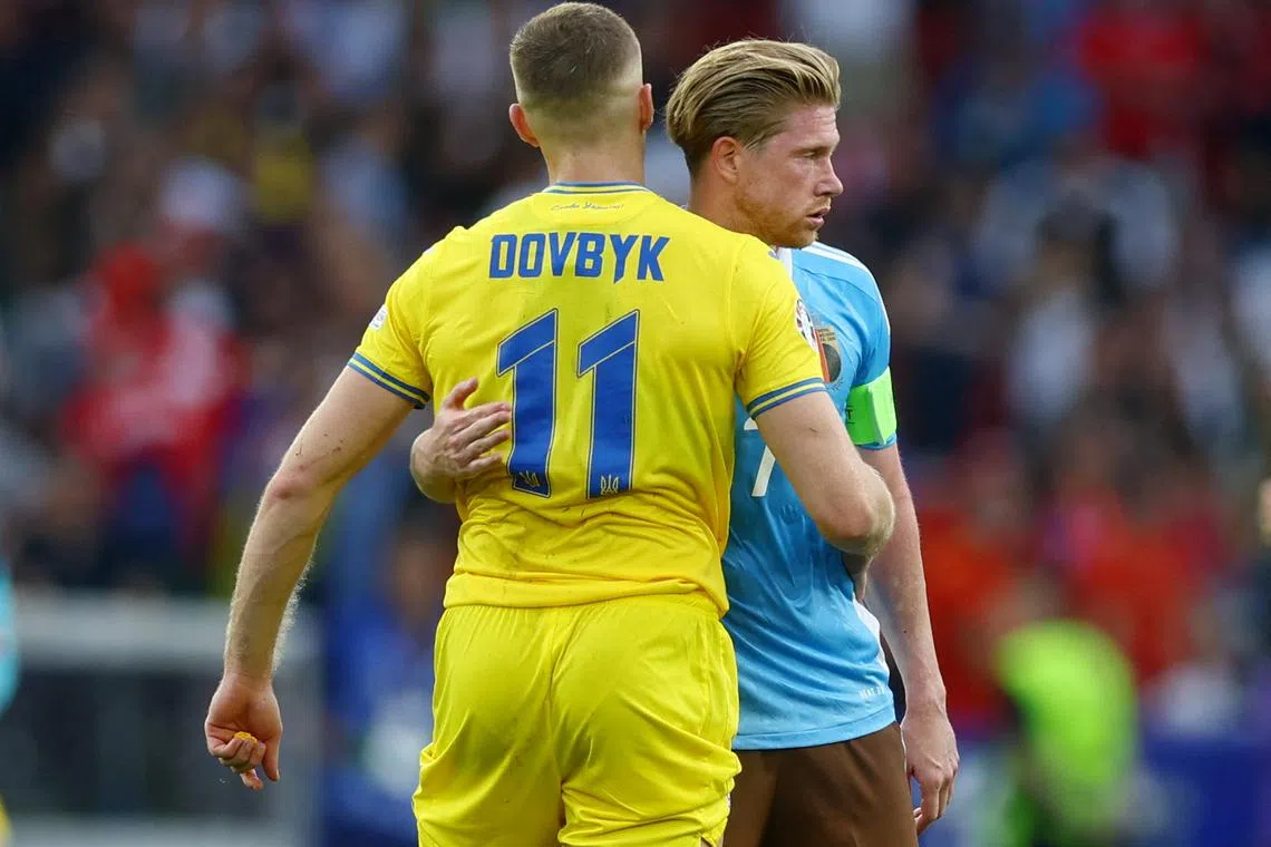 Soccer Football - Euro 2024 - Group E - Ukraine v Belgium - Stuttgart Arena, Stuttgart, Germany - June 26, 2024 Ukraine's Artem Dovbyk with Belgium's Kevin De Bruyne after the match REUTERS/Lee Smith