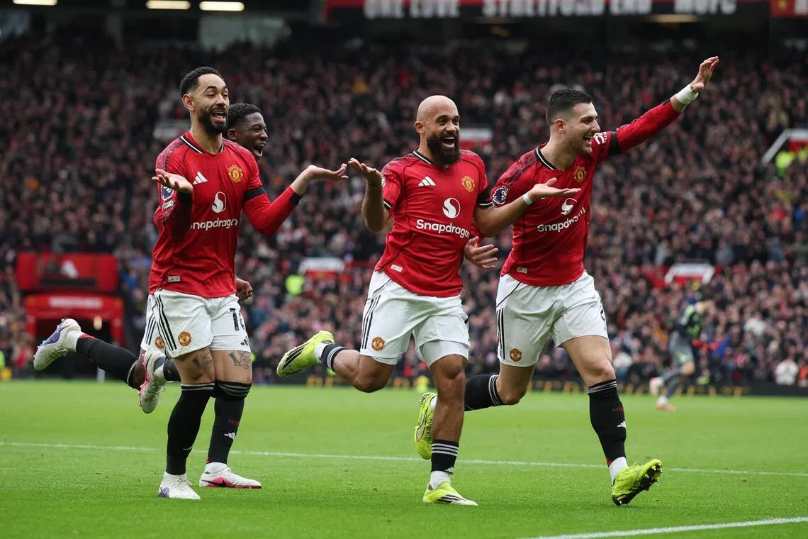 Manchester United's Bryan Mbeumo celebrates scoring their first goal with Kobbie Mainoo, Matheus Cunha and Diogo Dalot.