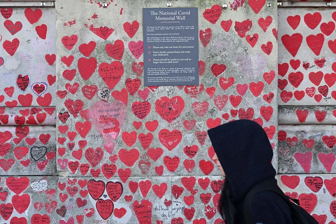 A person walks past the National Covid Memorial Wall, on the day the Covid-19 Inquiry is set to publish its second report, in London, Britain, November 20, 2025. REUTERS/Jaimi Joy TPX IMAGES OF THE DAY