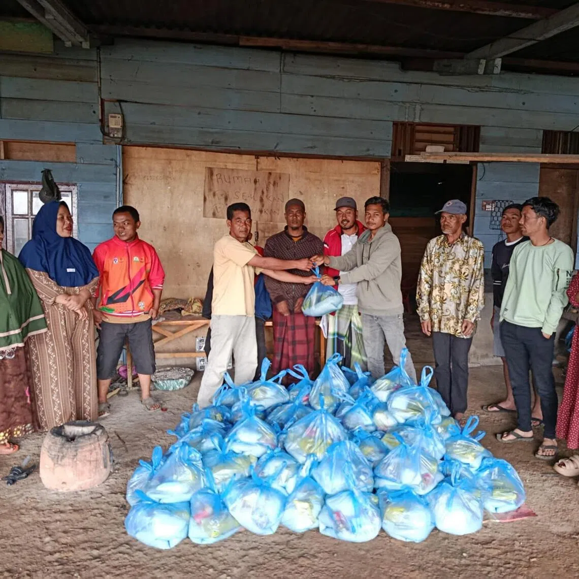 Aid purchased by Forum Mahasiswa Aceh di Dunia (FORMAD), a federation of 25 Acehnese student organisations around the world, being distributed at disaster zones in Aceh.