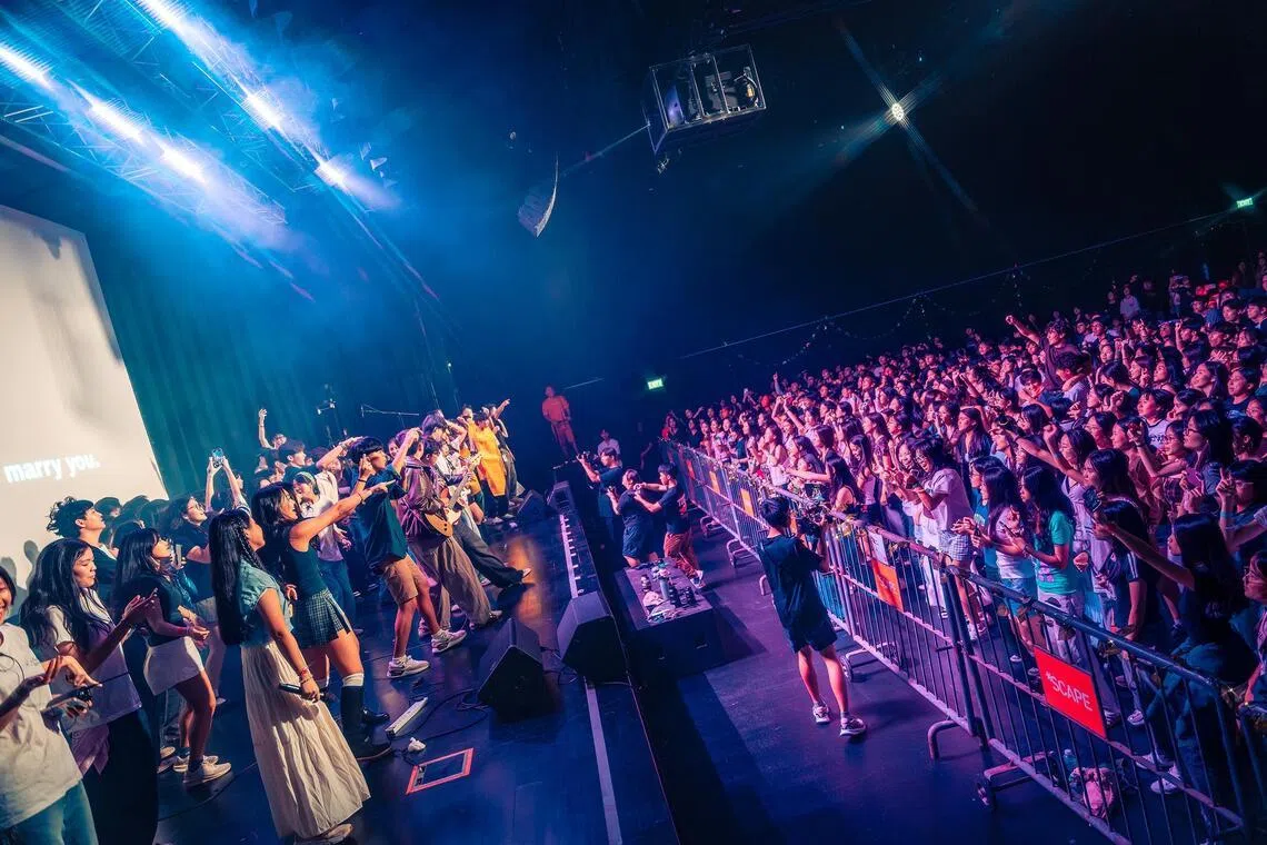 Shortly before the concert, safety measures like barricades were introduced.
