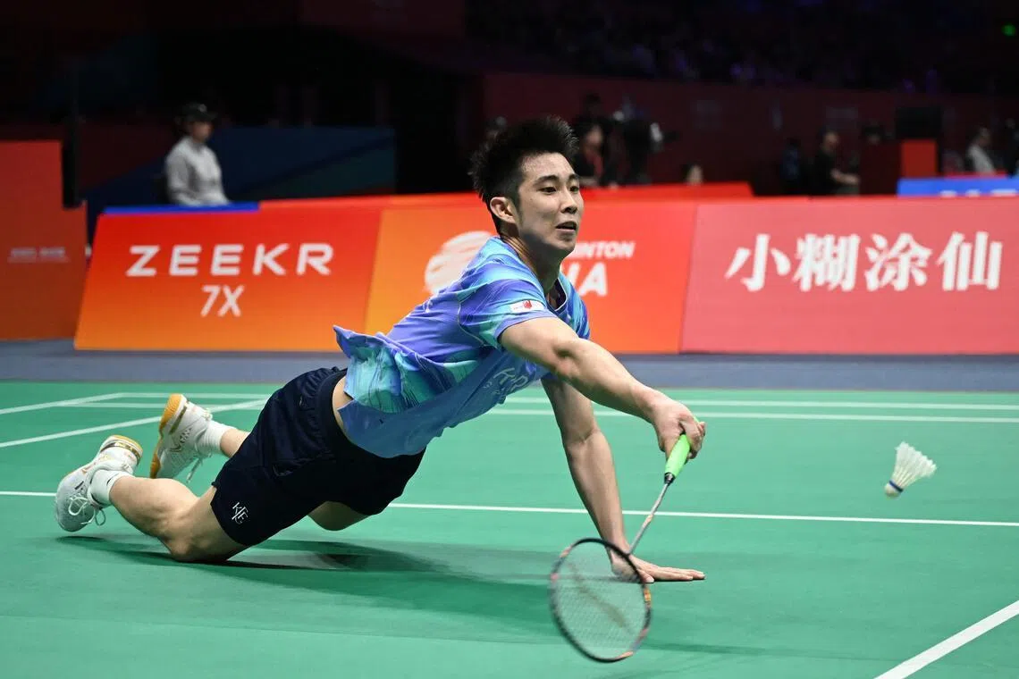 Loh Kean Yew has beaten India's Srikanth Kidambi, Japan's Koki Watanabe and Taiwanese Chou Tien-chen to reach the semi-finals of the Badminton Asia Championship.