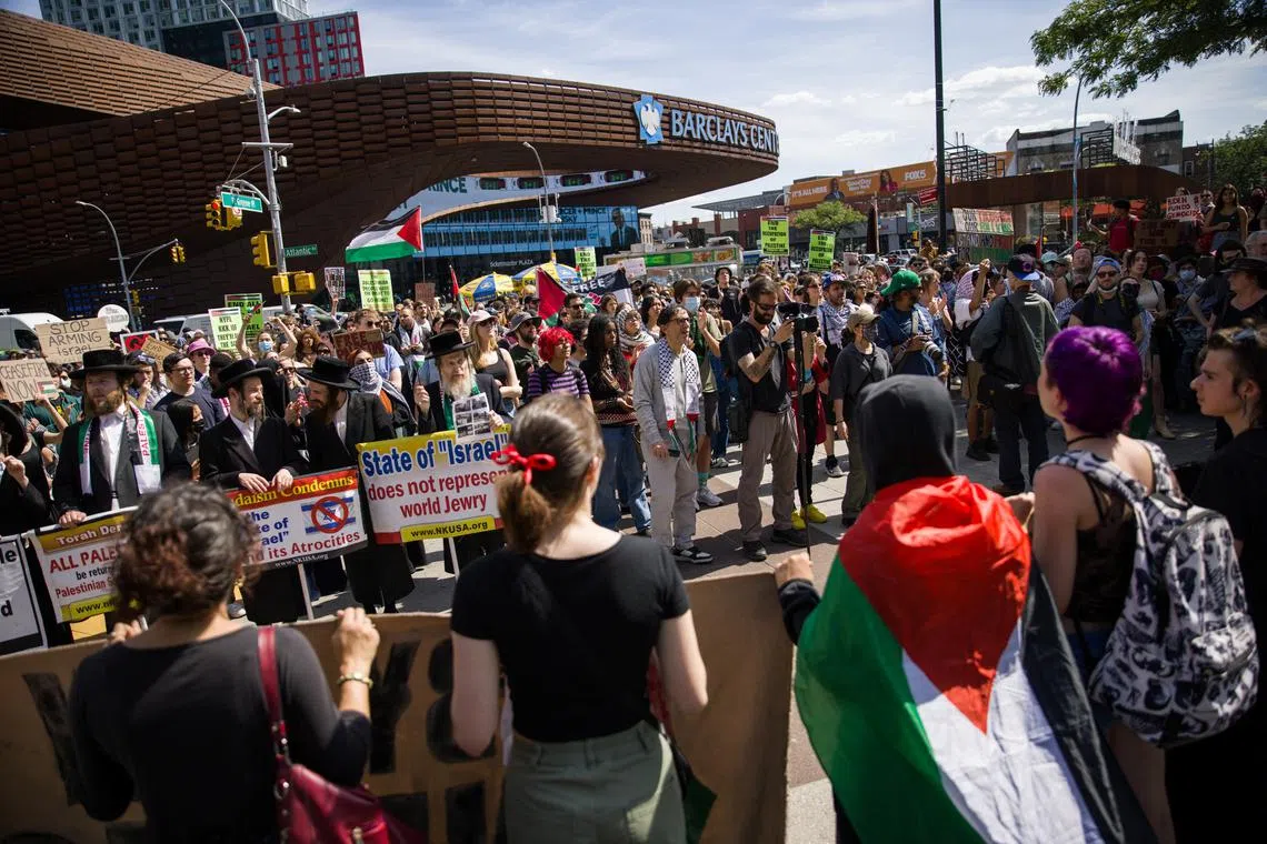 Pro-Palestinian protestors hold a rally,  amid the ongoing conflict between Israel and the Palestinian Islamist group Hamas, in the Brooklyn borough of New York City, U.S., May 31, 2024.   REUTERS/Eduardo Munoz