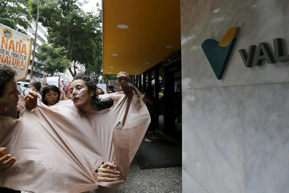 Environmental activists perform during a protest in front of the headquarters of Brazilian mining company Vale SA in downtown Rio de Janeiro, Brazil, November 16, 2015. REUTERS/Sergio Moraes/File Photo