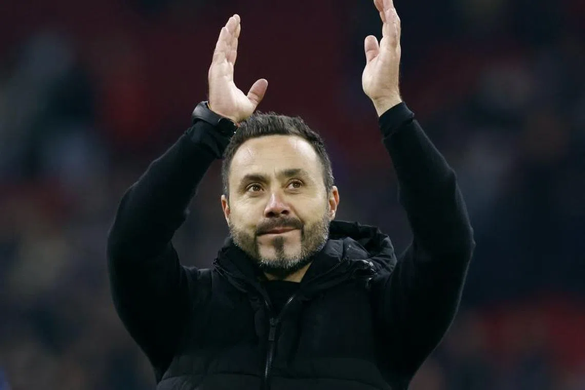 Soccer Football - Europa League - Group B - Ajax Amsterdam v Brighton & Hove Albion - Johan Cruijff Arena, Amsterdam, Netherlands - November 9, 2023 Brighton & Hove Albion manager Roberto De Zerbi applauds fans after the match REUTERS/Piroschka Van De Wouw
