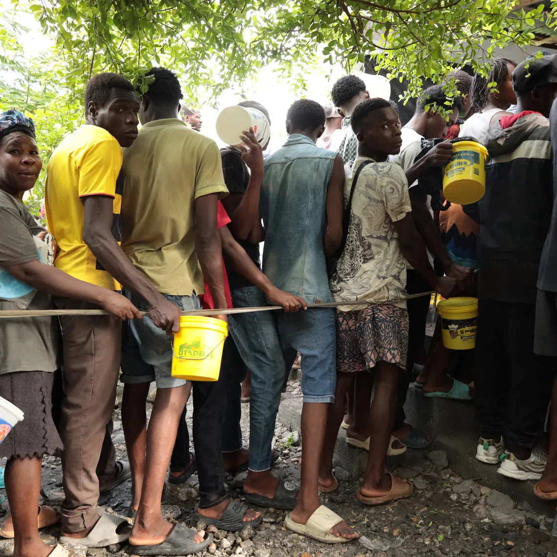 FILE PHOTO: Violence-displaced people line up for food at a shelter in Artibonite department in central Haiti, August 29, 2025. REUTERS/Fildor Pq Egeder/File Photo