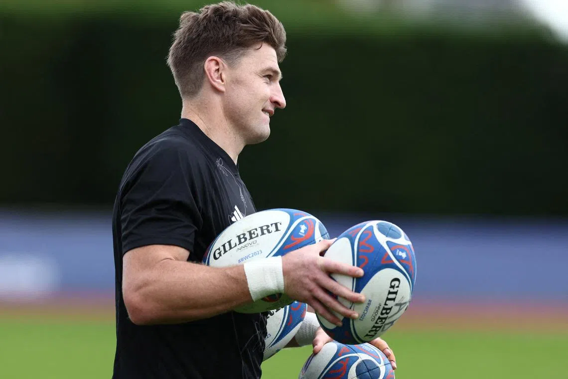 FILE PHOTO: Rugby Union - Rugby World Cup 2023 - New Zealand Training - Omnisport Croissy Stadium, Croissy-sur-Seine, Paris, France - October 19, 2023 New Zealand's Beauden Barrett during training REUTERS/Stephanie Lecocq/File Photo