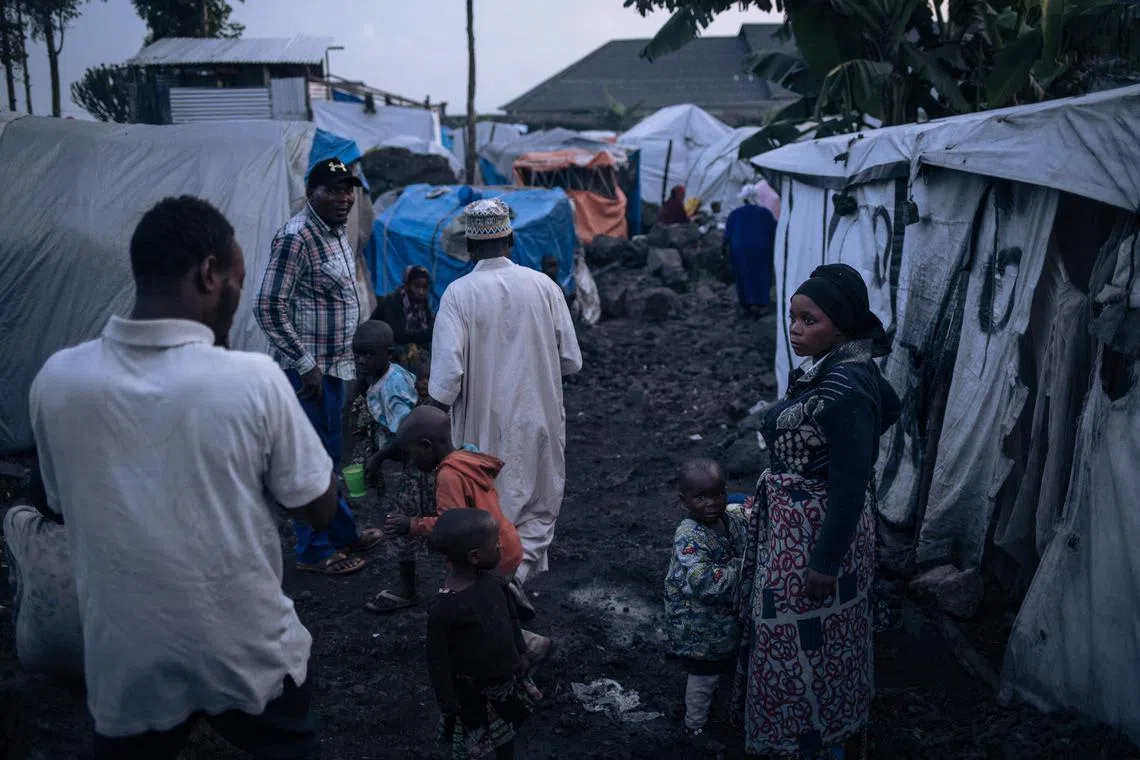“The first ones arrived nearly a year ago,” said Ali Assani Mukamba, the local imam, speaking of Muslim displaced people. Walking through the mass of tiny huts built hastily on the field of volcanic rock, he explains that one of the biggest problems is a lack of fresh water.