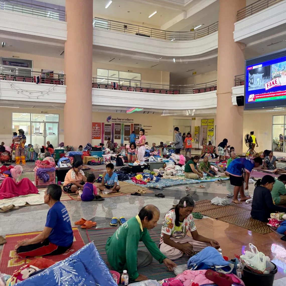 pwsurin12 - General view of the evacuation centre at Surindra Rajabhat University in Surin, Thailand.
ST PHOTO: PHILIP WEN