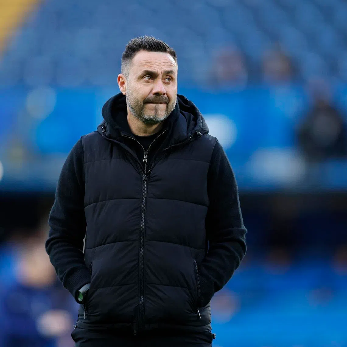 Soccer Football - Premier League - Chelsea v Tottenham Hotspur - Stamford Bridge, London, Britain - May 19, 2026 Tottenham Hotspur manager Roberto De Zerbi during the warm up before the match Action Images via Reuters/Peter Cziborra