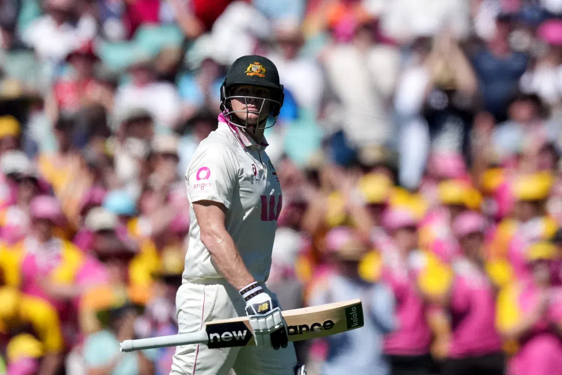 Cricket - The Ashes - Australia v England - Fifth Test - Sydney Cricket Ground, Sydney, Australia - January 7, 2026 Australia's Steve Smith walks back to the pavilion after losing his wicket, caught out by England's Jamie Smith off the bowling of Josh Tongue REUTERS/Asanka Brendon Ratnayake