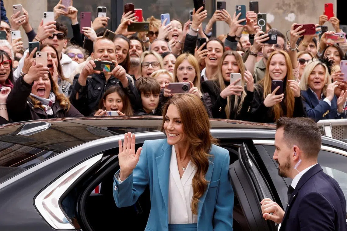 The Princess of Wales was greeted by hundreds of people in Reggio Emilia's main square.