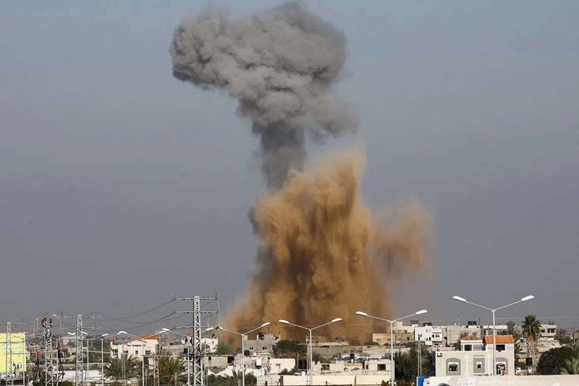 Smoke rises following Israeli strikes, amid the ongoing conflict between Israel and the Palestinian Islamist group Hamas, as seen from Rafah, in the southern Gaza Strip, January 18, 2024. REUTERS/Ibraheem Abu Mustafa/File Photo