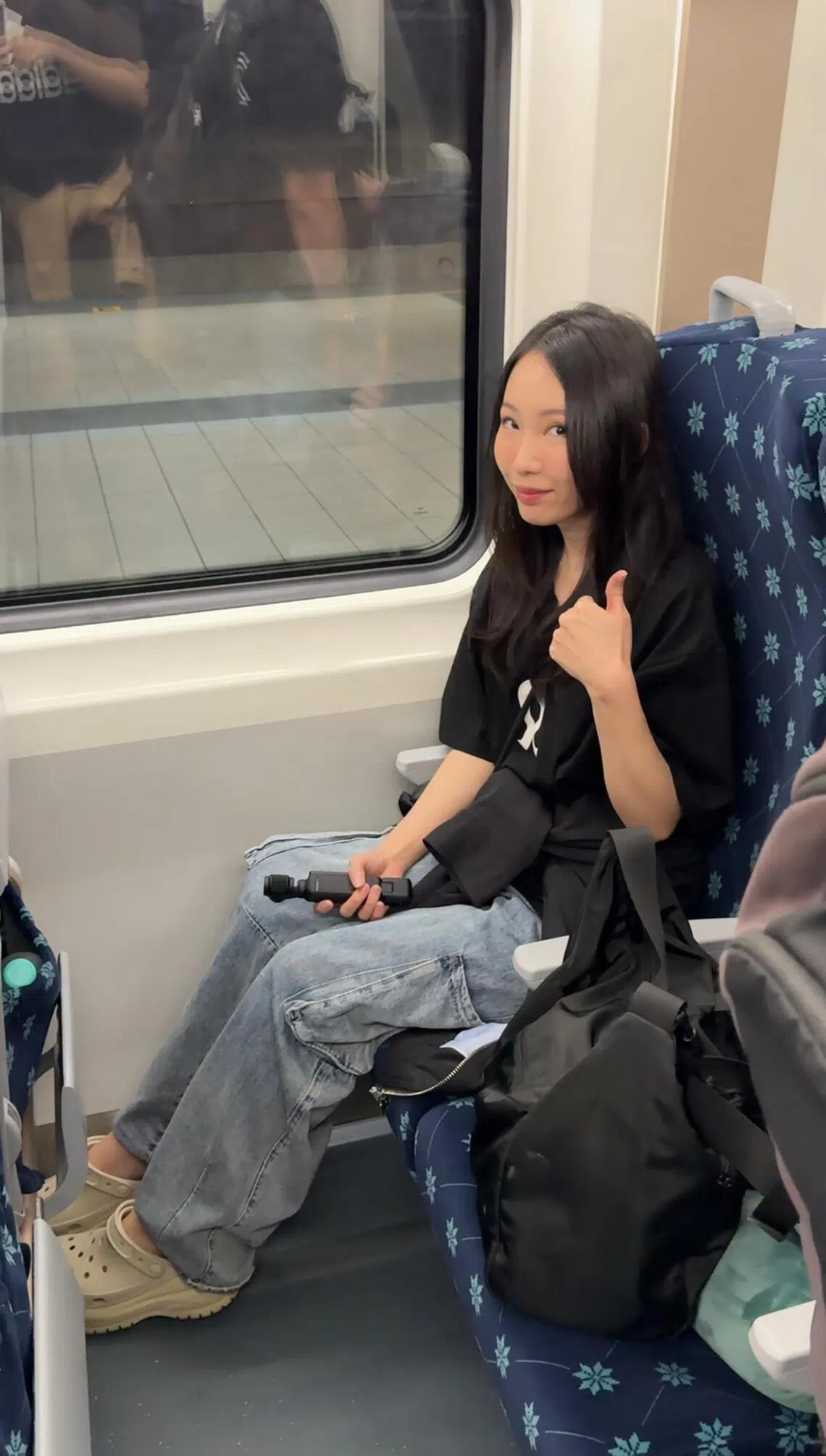 从吉隆坡中央车站到新山中央车站的火车旅程大约需要四个半小时。